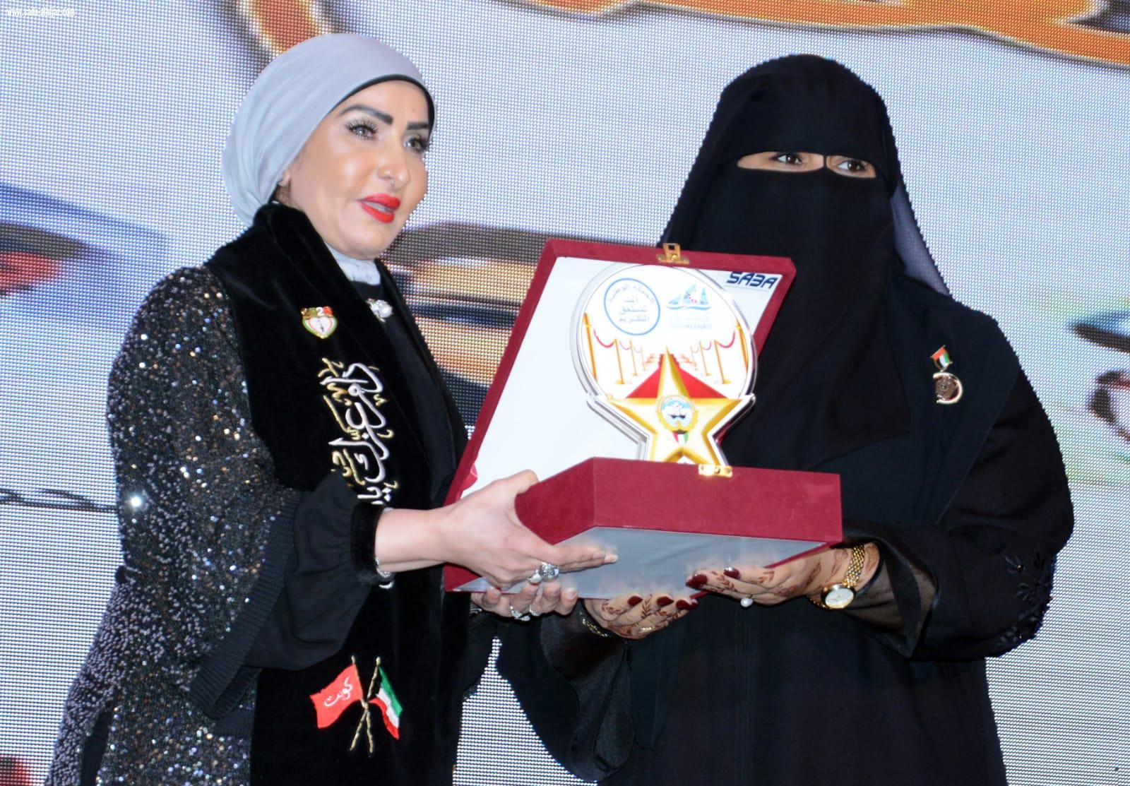الشيخة انتصار الصباح تجمع شعراء الخليج في ( نعم صباح )